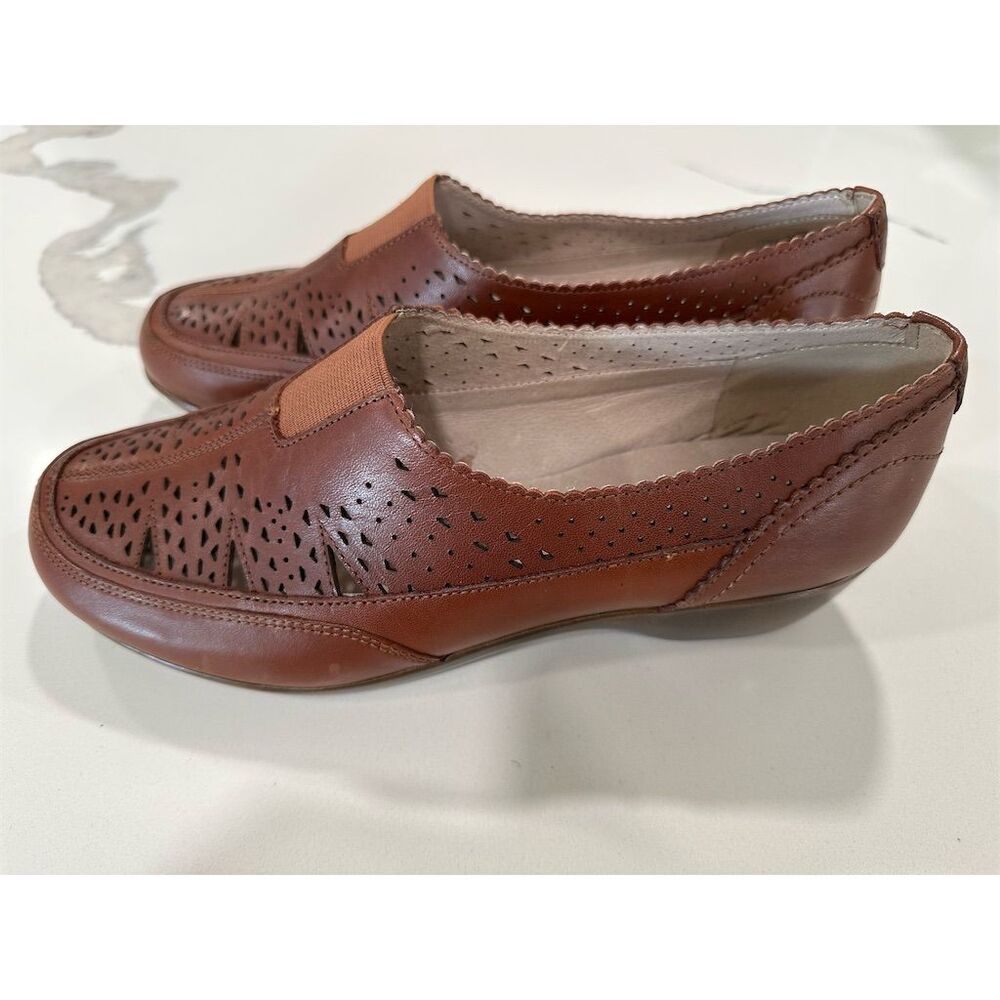Easy Spirit 8W Women's Brown Leather Slip-On Loafers Perforated Casual